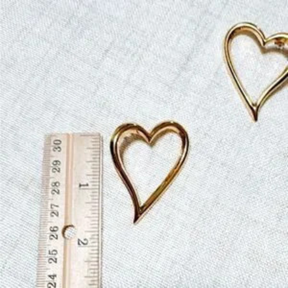 gold heart earrings ?N548